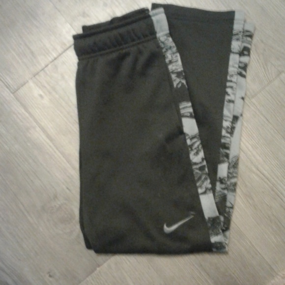 Nike Pants - Nike dry fit workout pants
